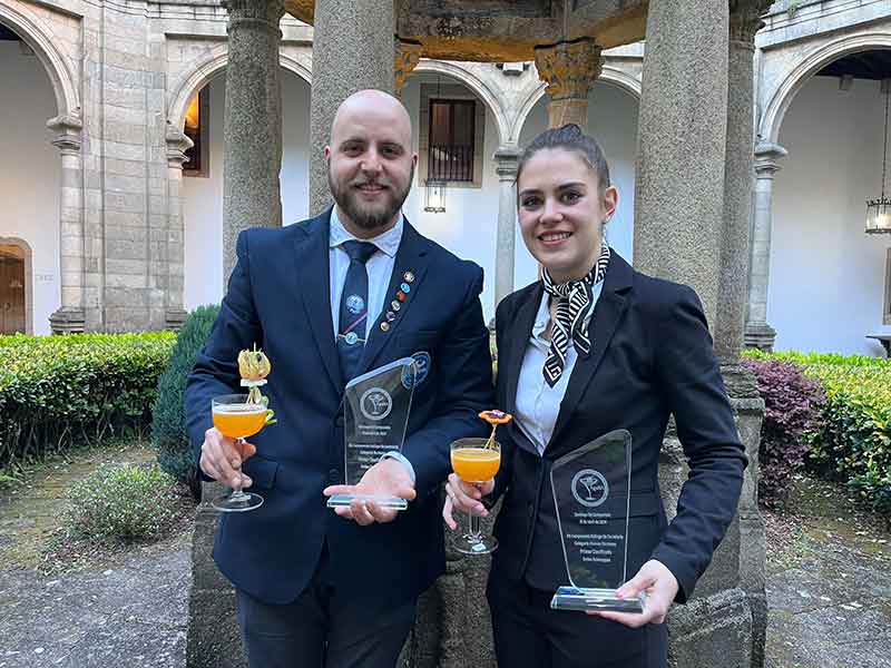 XXI-CGC.-Javier-García-y-María-Vila-ganadores-del-XXI-Campeonato-Galego-de-Coctelería-2024-(1)