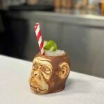 Cóctel-Trinidad-Sour-con-bebida-vegetal
