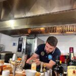 Gabriel-Vilar-elaborando-coctel