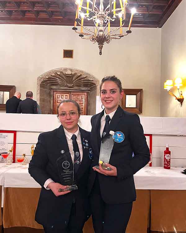 XXII-CGC.-Ganadoras María Vila Batán y Soni García Durán